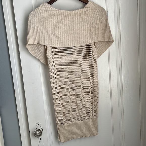 Cache cowl neck sleeveless top in cream with gold threading - Picture 2 of 4